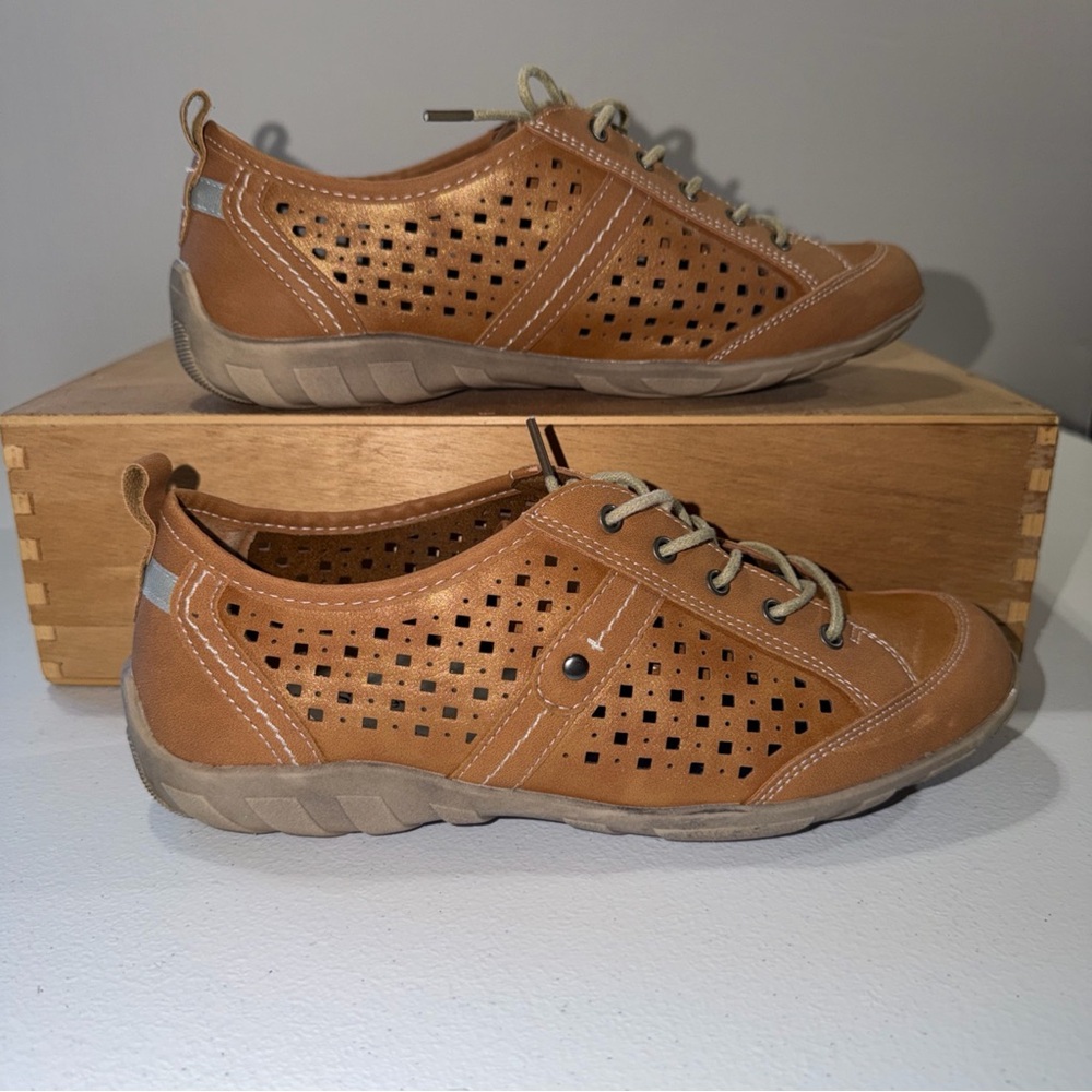 NorthStyle Womens Sneakers Perforated Lace Up Comfort Tan - Size 8 - 8.5 - EU 39